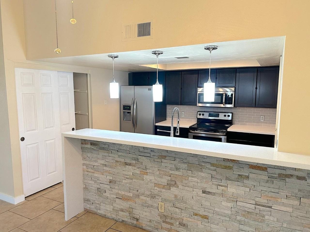 2208 E Farmdale Ave - Photo 6 of 42