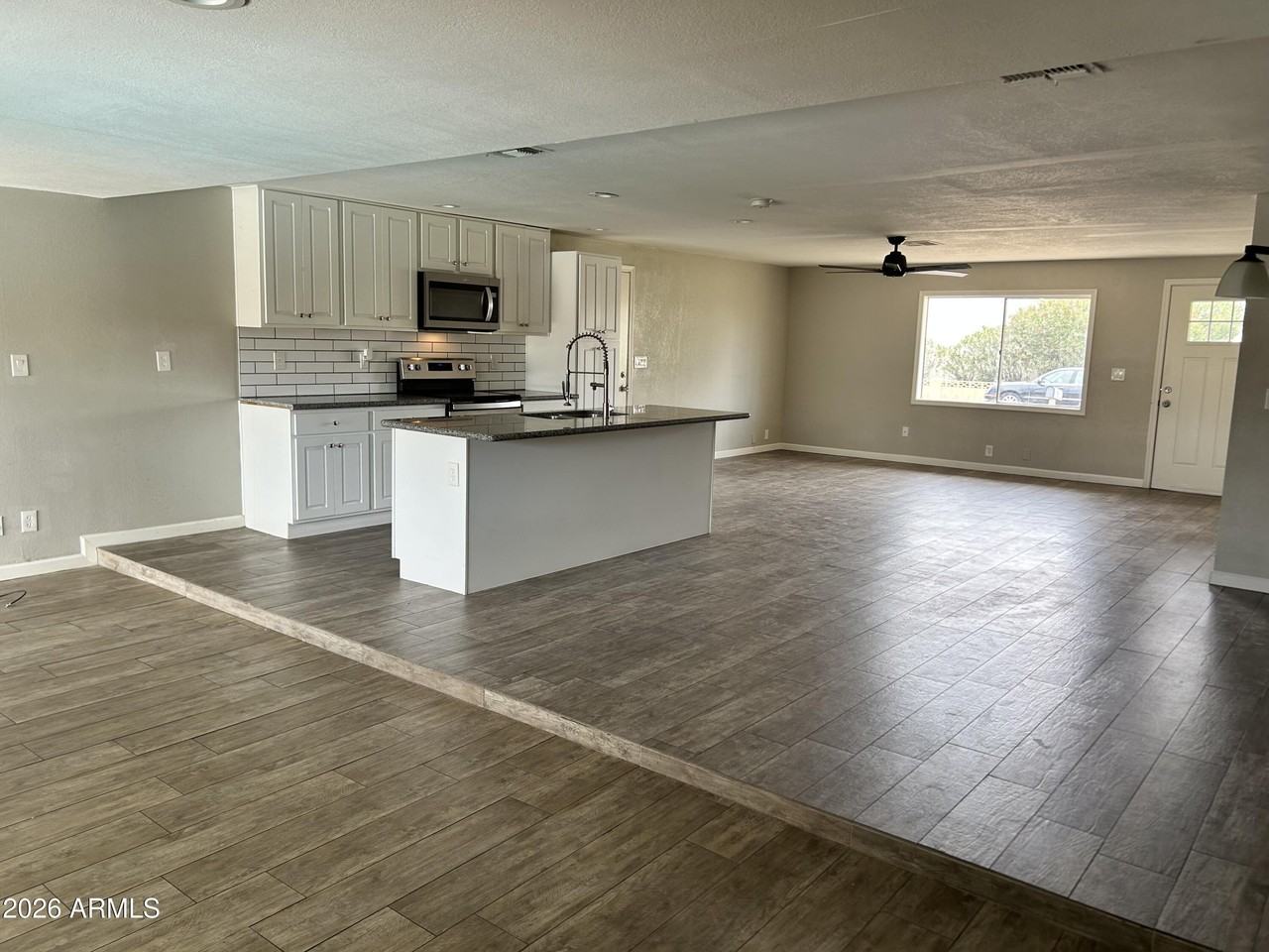 14010 N 40th Pl - Photo 5 of 10