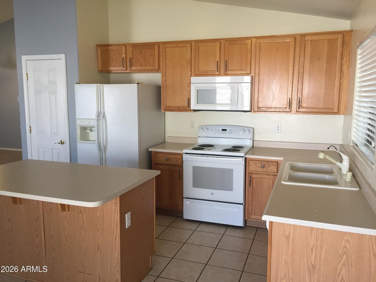 12710 W Earll Dr - Photo 2 of 22