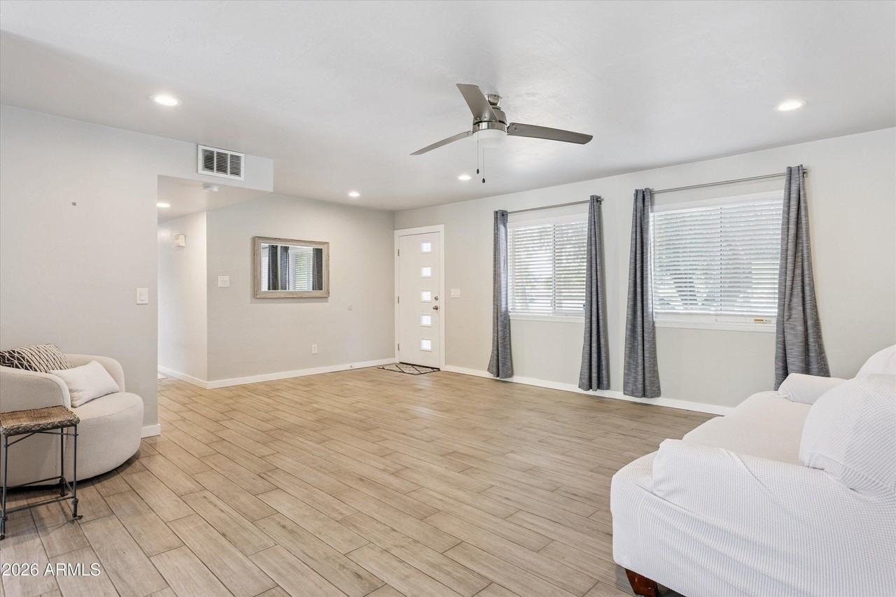 13801 N 56th Pl - Photo 5 of 36