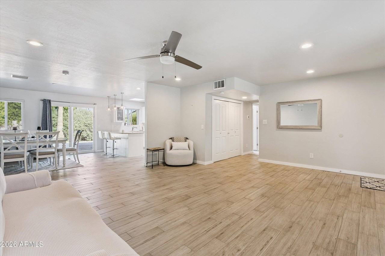 13801 N 56th Pl - Photo 7 of 36