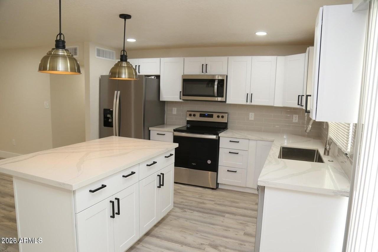 3737 E Eugie Ave - Photo 4 of 23