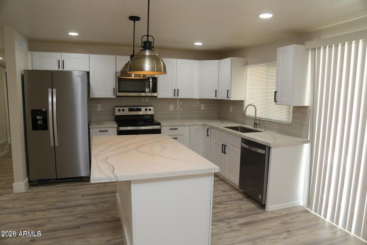 3737 E Eugie Ave - Photo 5 of 23