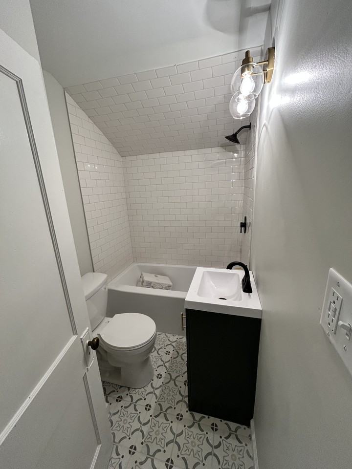 1404 W Springfield Ave #1 - Photo 5 of 11