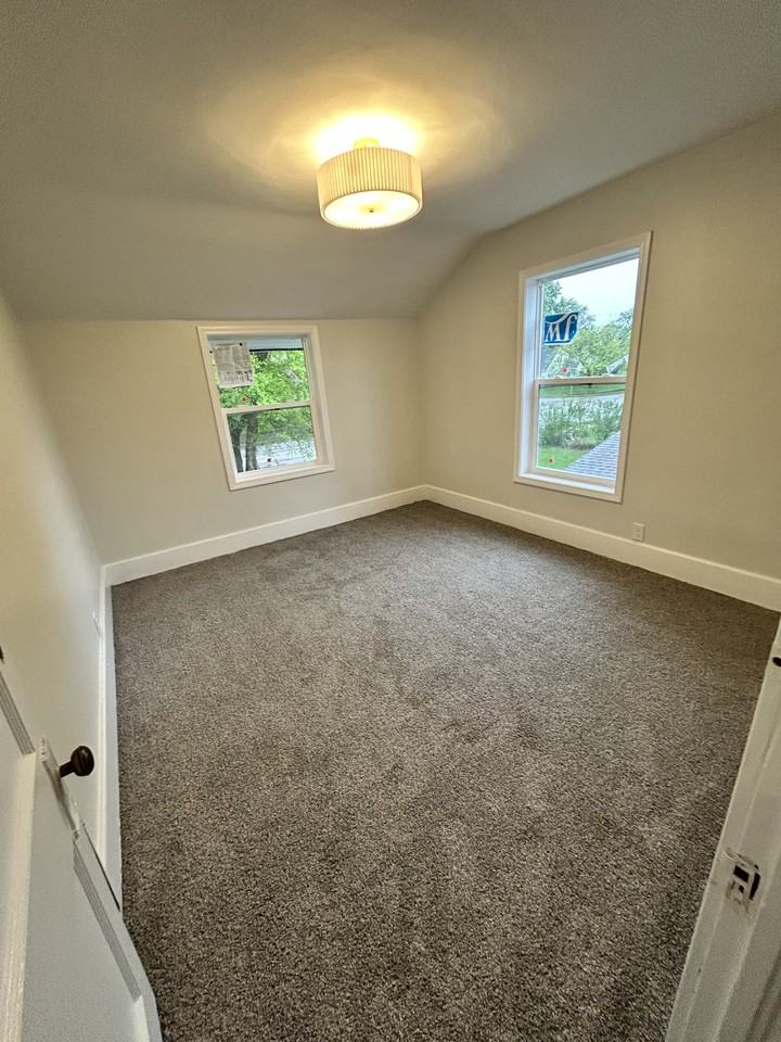 1404 W Springfield Ave #1 - Photo 7 of 11