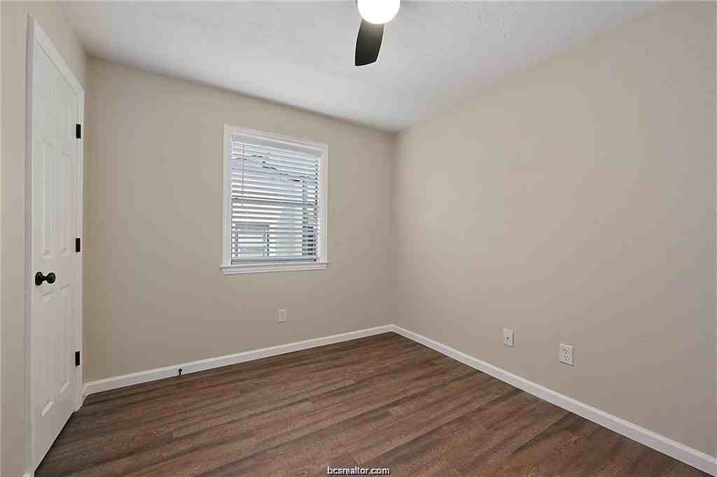 403 Manuel Dr #D - Photo 6 of 12