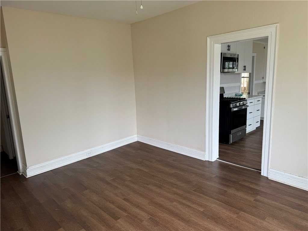513 S Main St - Photo 4 of 11
