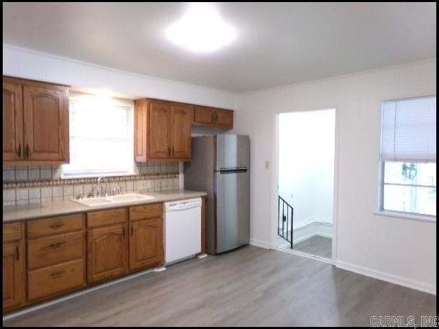 204 Dobbs St - Photo 5 of 18