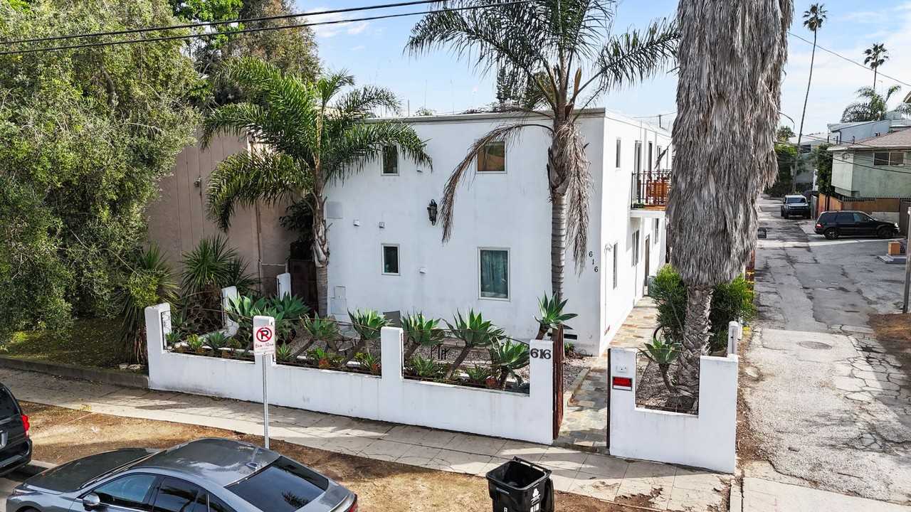616 Sunset Ave - Photo 5 of 28