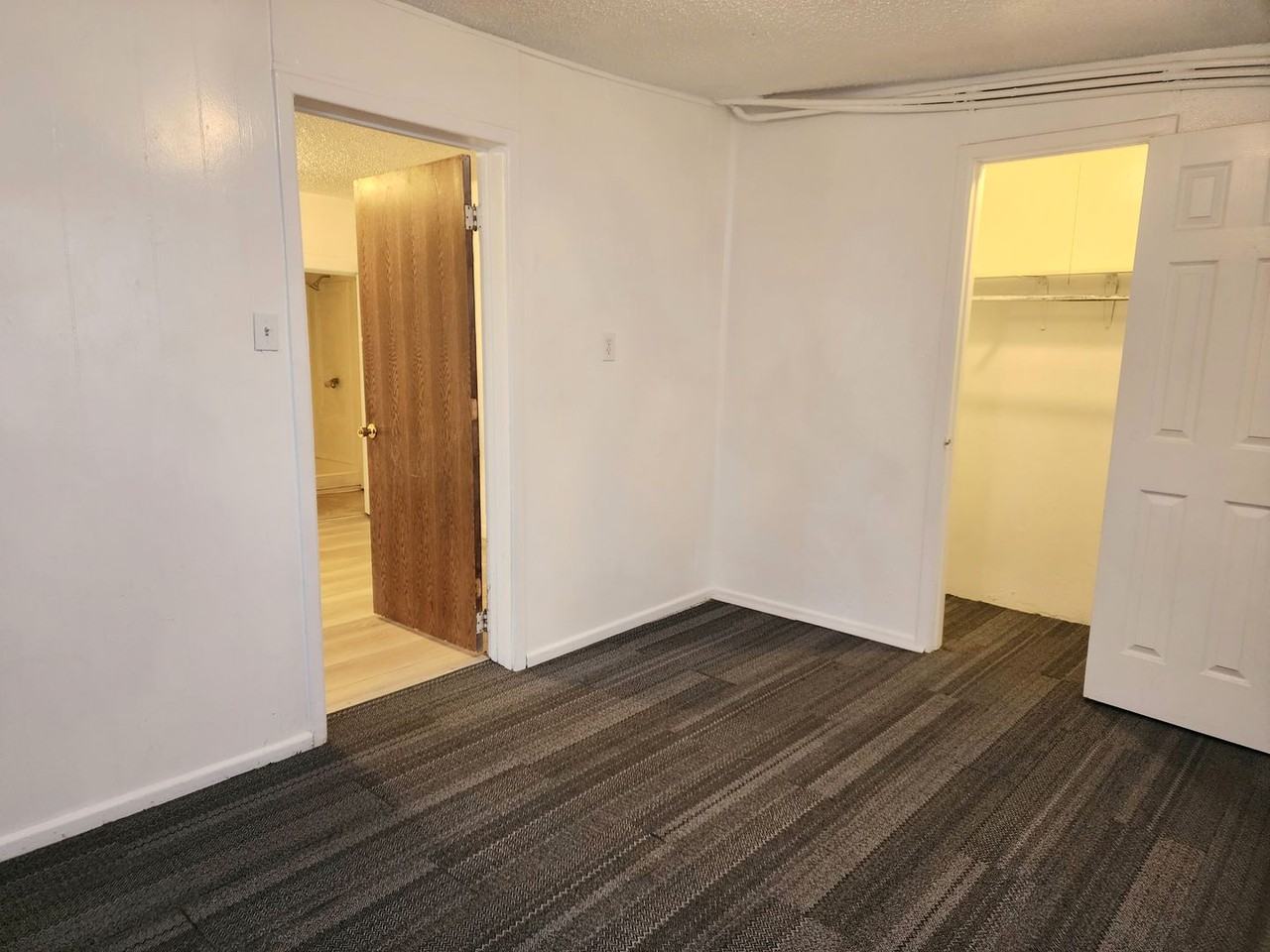 216 S Avenue I - Photo 5 of 16