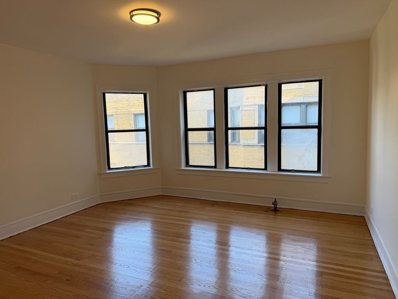 The Flats on Damen - Photo 4 of 5
