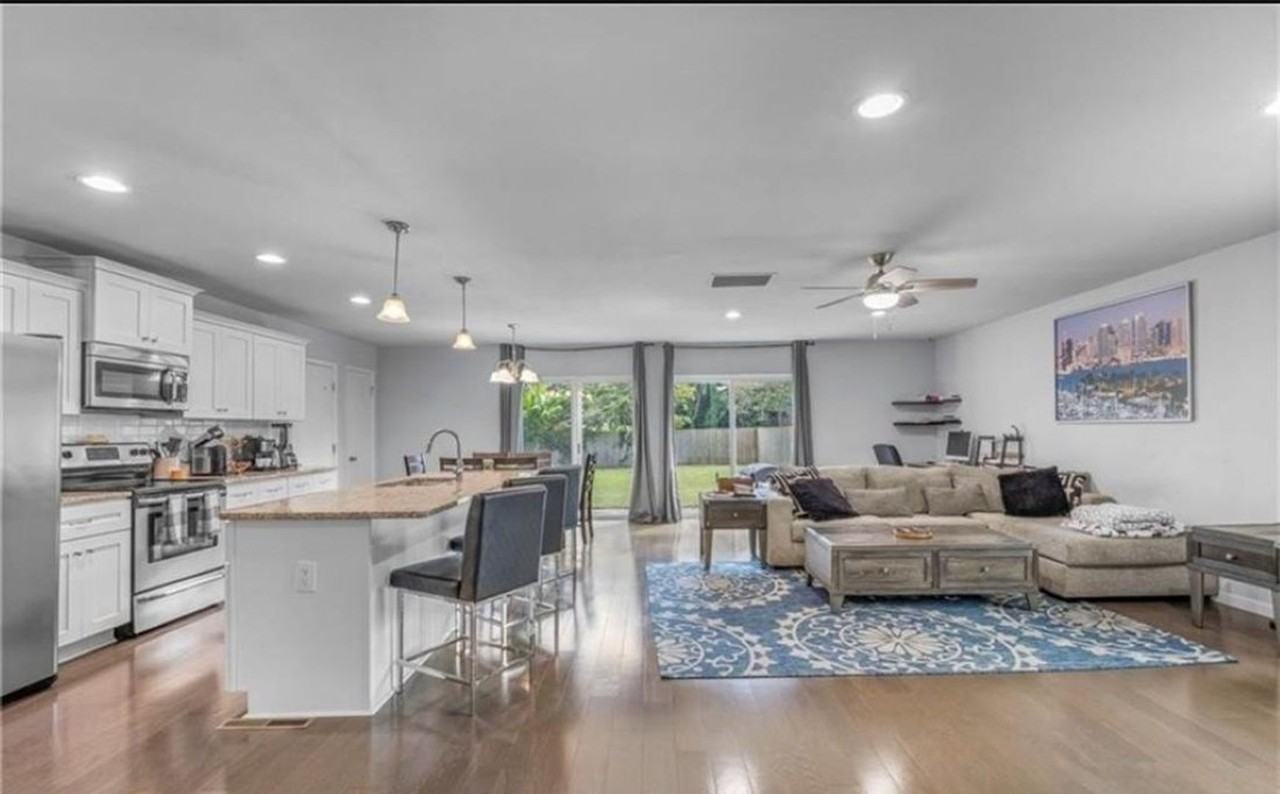 9322 Grove Ave - Photo 3 of 12