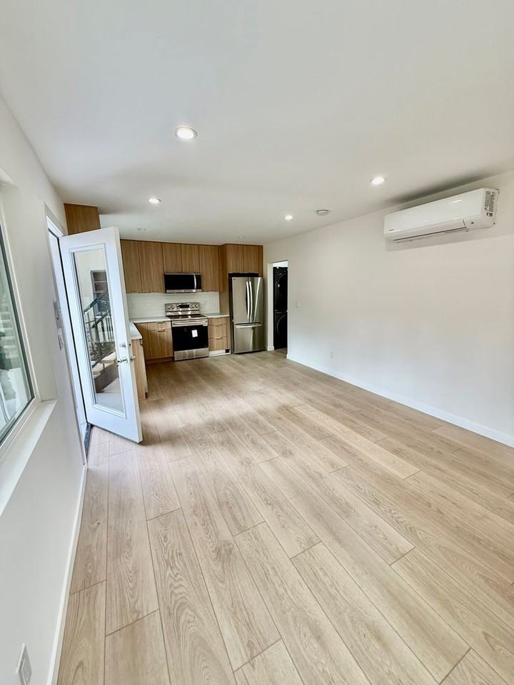449 Oakhurst - Photo 4 of 10