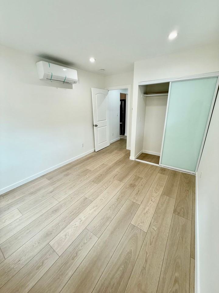 449 Oakhurst - Photo 5 of 10