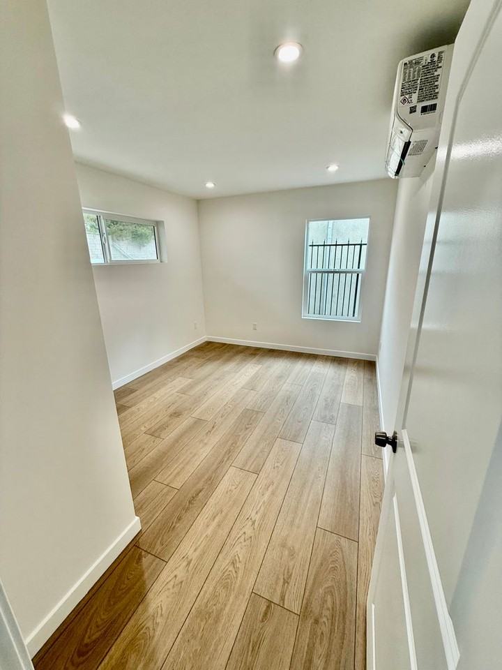 449 Oakhurst - Photo 6 of 10