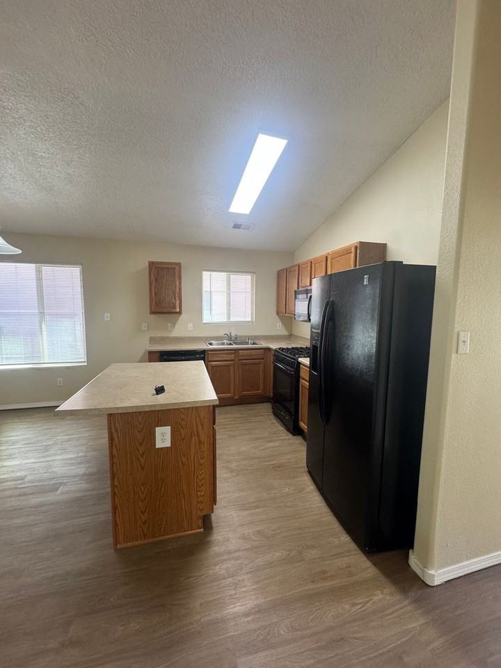 800 Purple Aster Ave Sw - Photo 5 of 17