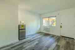 Laurel Cyn 6820 - Photo 1 of 1
