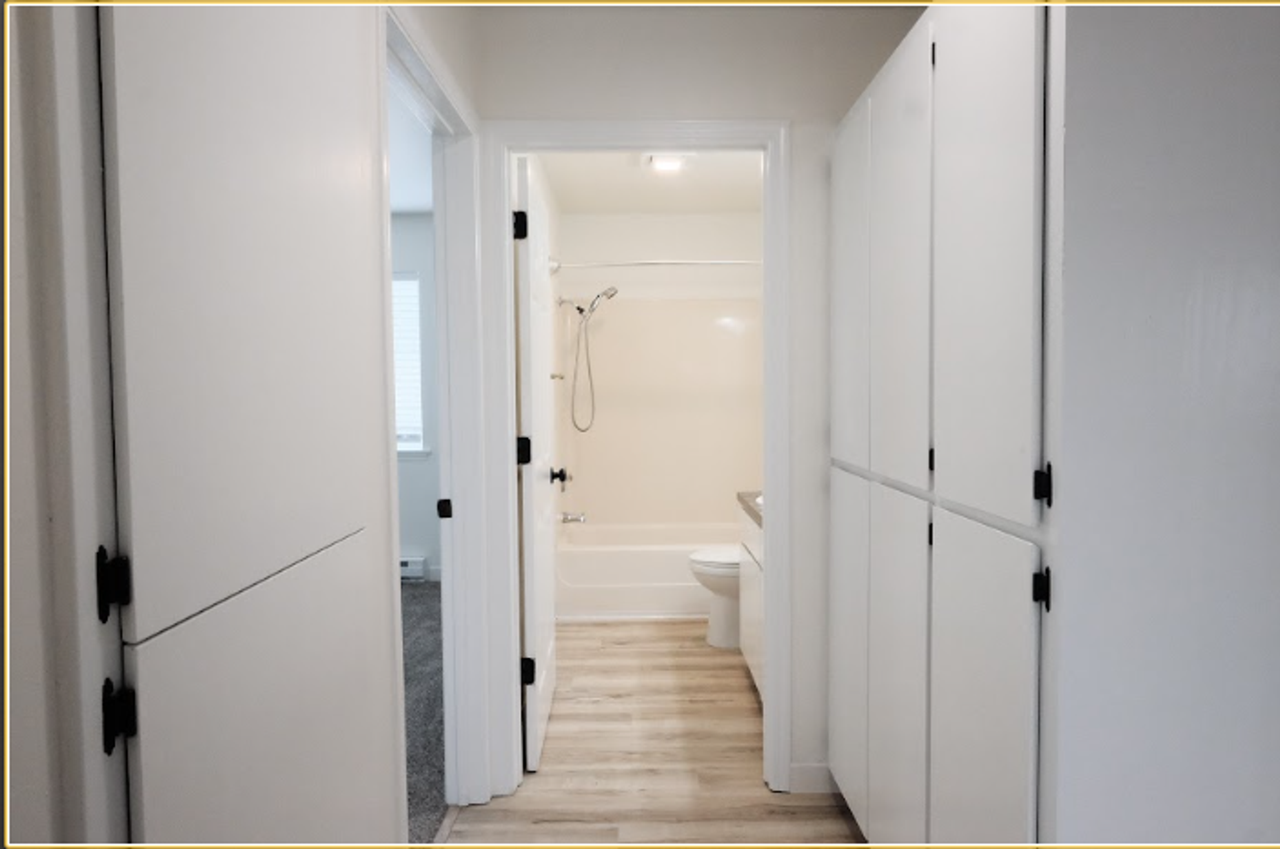 Cedars in Sweethome ** Walk in Closets, on site laundry in a lovely Community - Photo 2 of 19