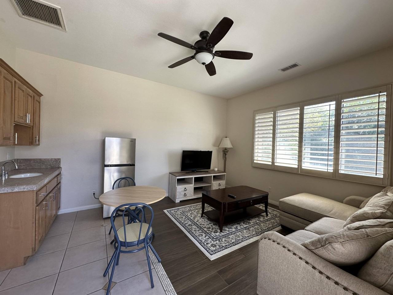 12 Buckingham Way - Photo 2 of 7
