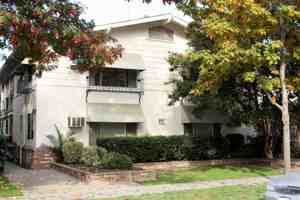 featured image of 409 W Walnut St