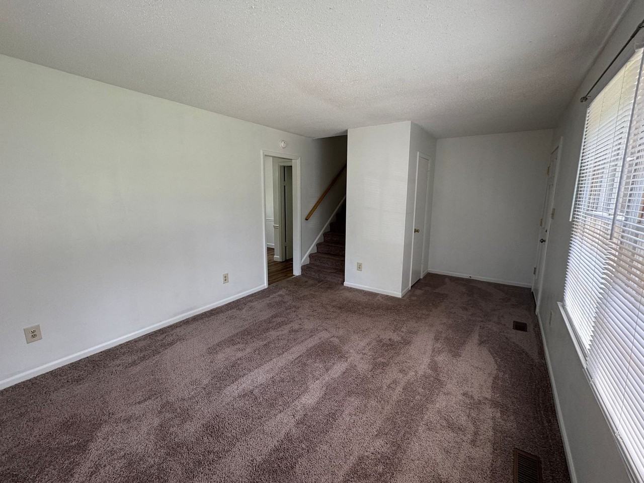 315 Pine Rd - Photo 3 of 21