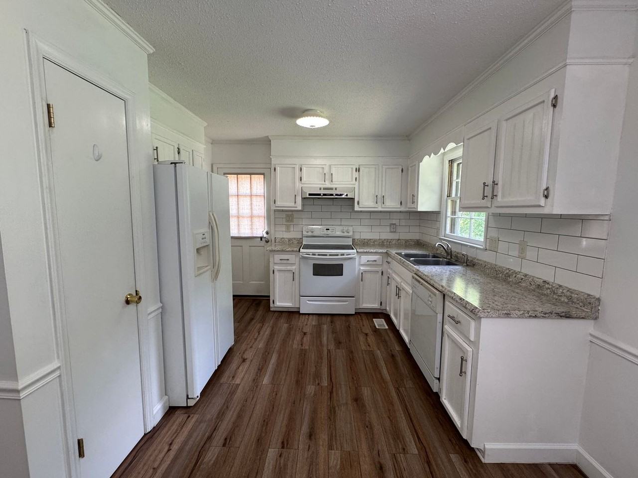 315 Pine Rd - Photo 4 of 21