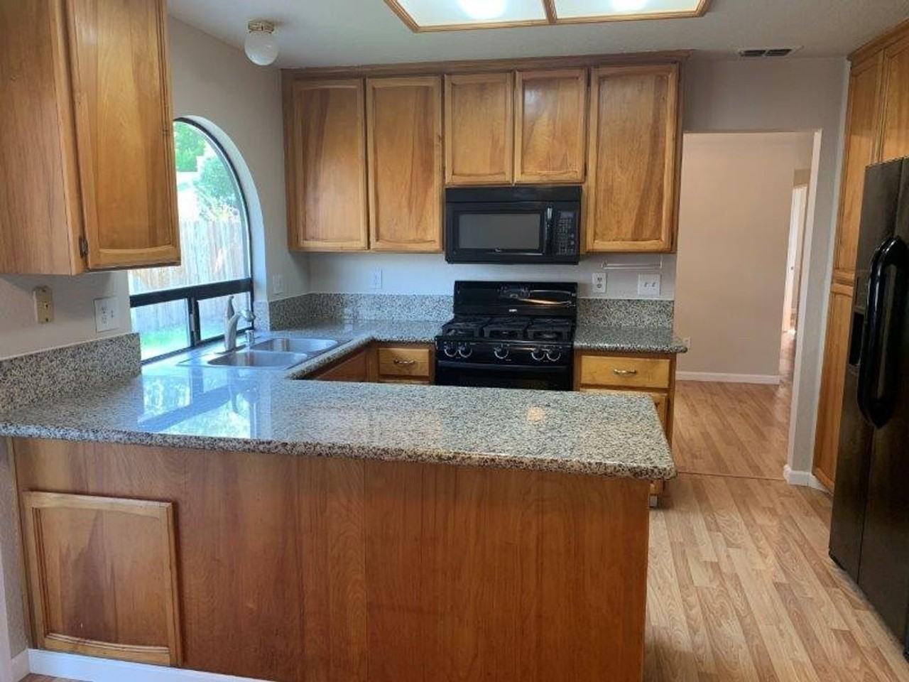 8228 Bluehaven Ct - Photo 3 of 23