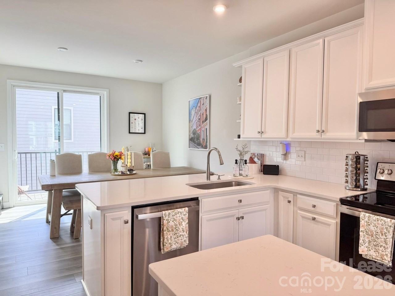 3735 S Tryon St - Photo 3 of 34