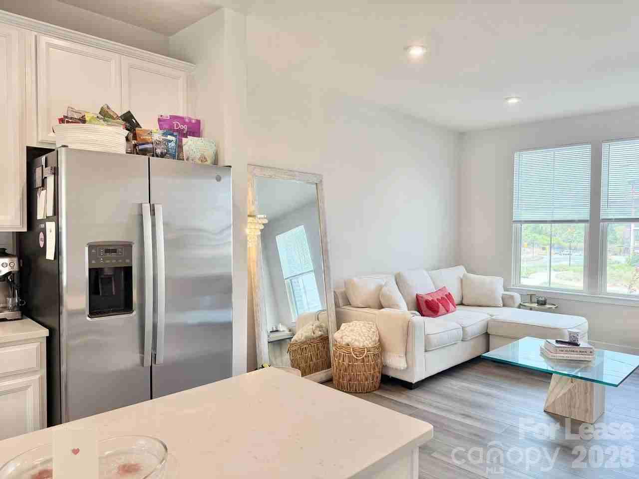 3735 S Tryon St - Photo 4 of 34