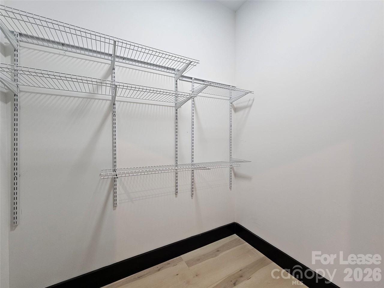 1002 Crawford Rd - Photo 5 of 15