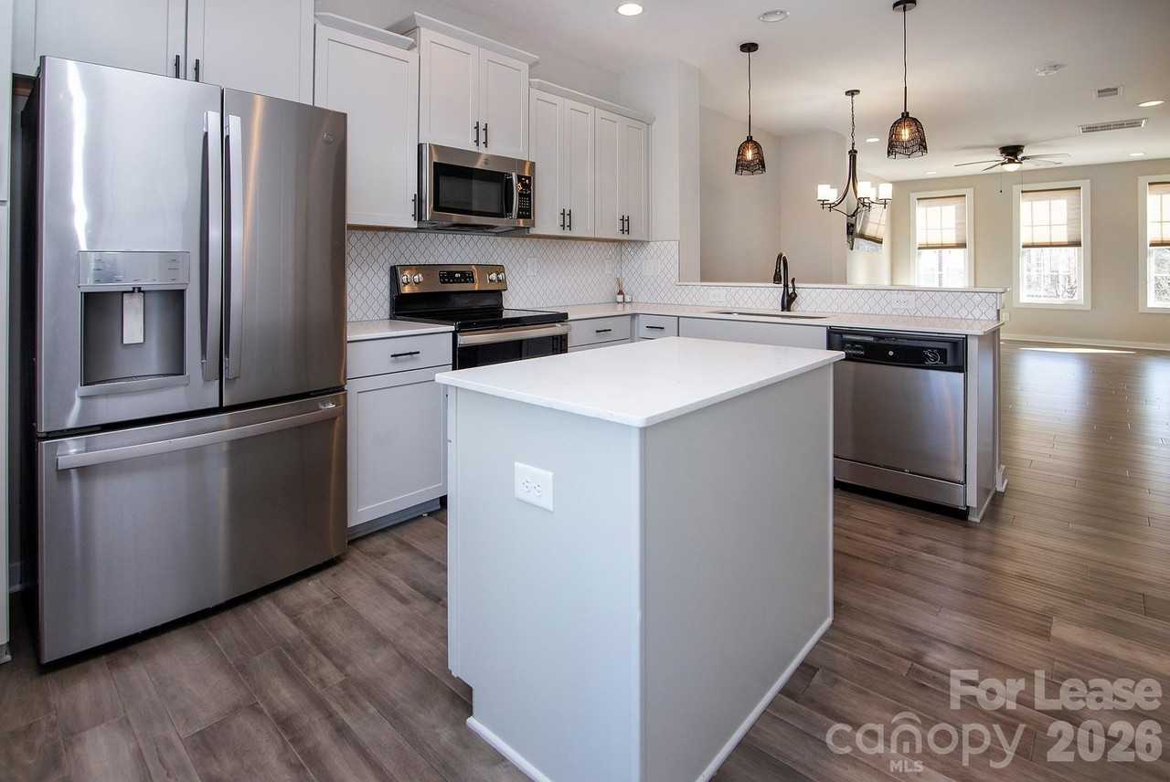 9428 Kings Parade Blvd - Photo 4 of 16