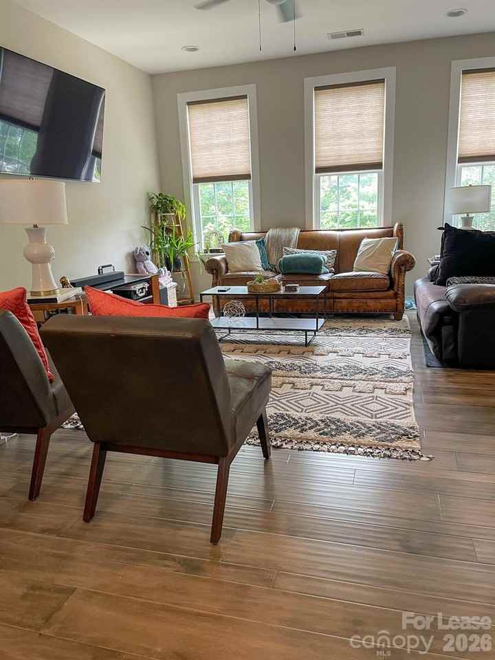 9428 Kings Parade Blvd - Photo 7 of 16