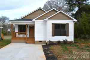 featured image of 620 W Bell St