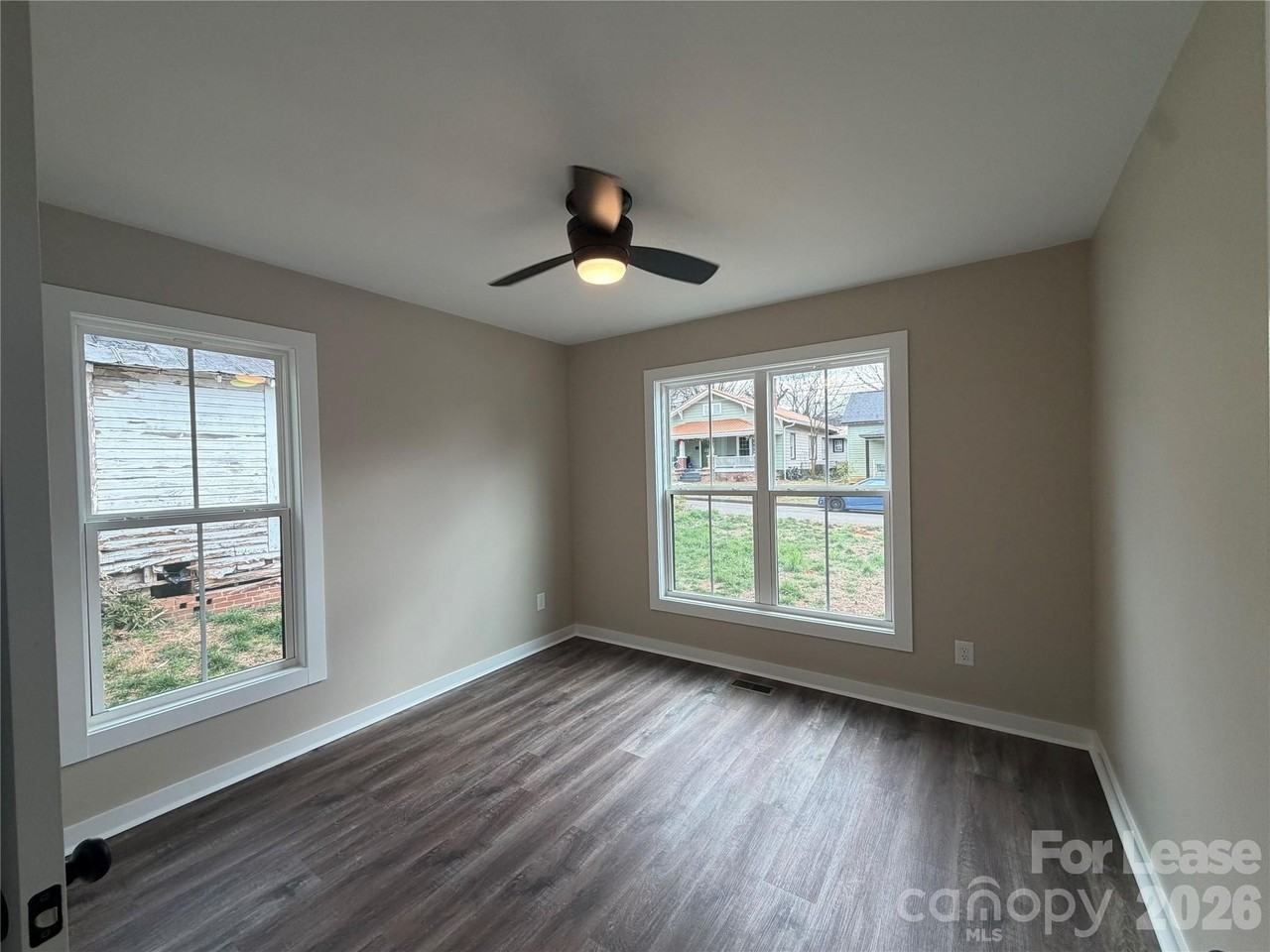 620 W Bell St - Photo 3 of 15