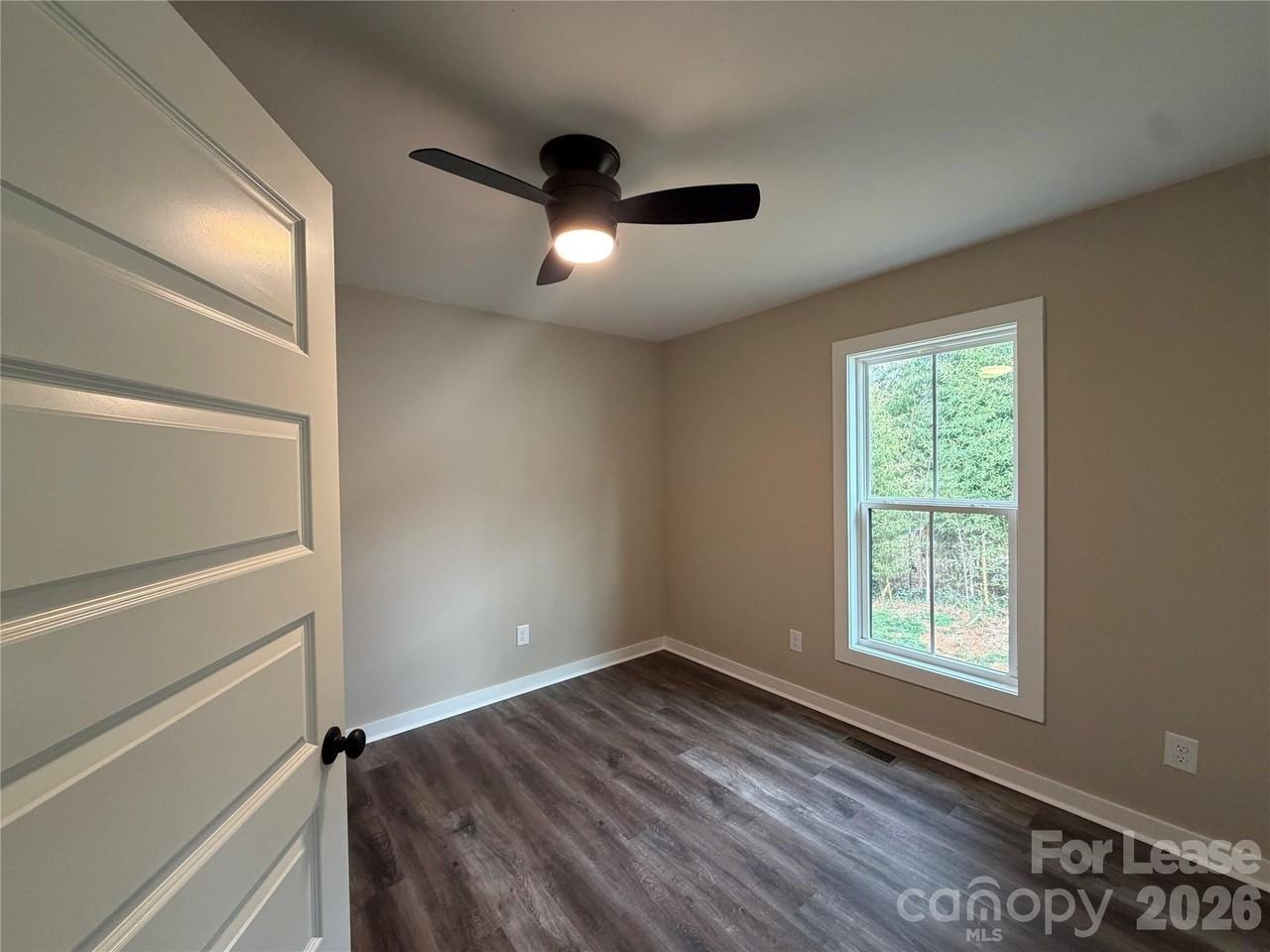 620 W Bell St - Photo 4 of 15