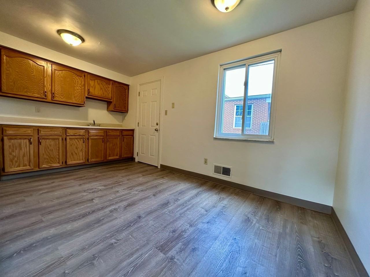 100 Savors Ct - Photo 2 of 11