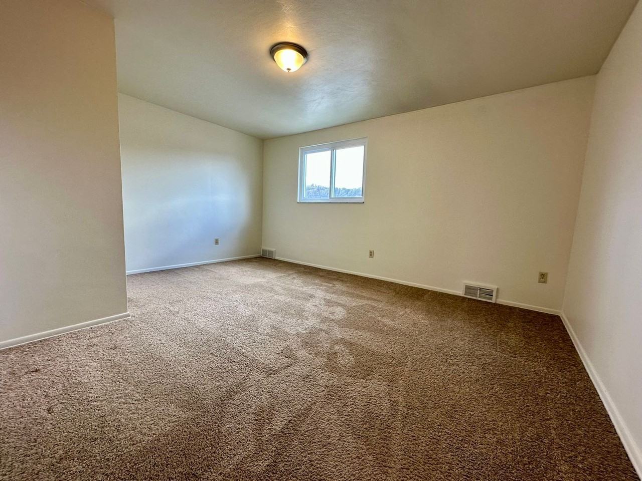 100 Savors Ct - Photo 5 of 11