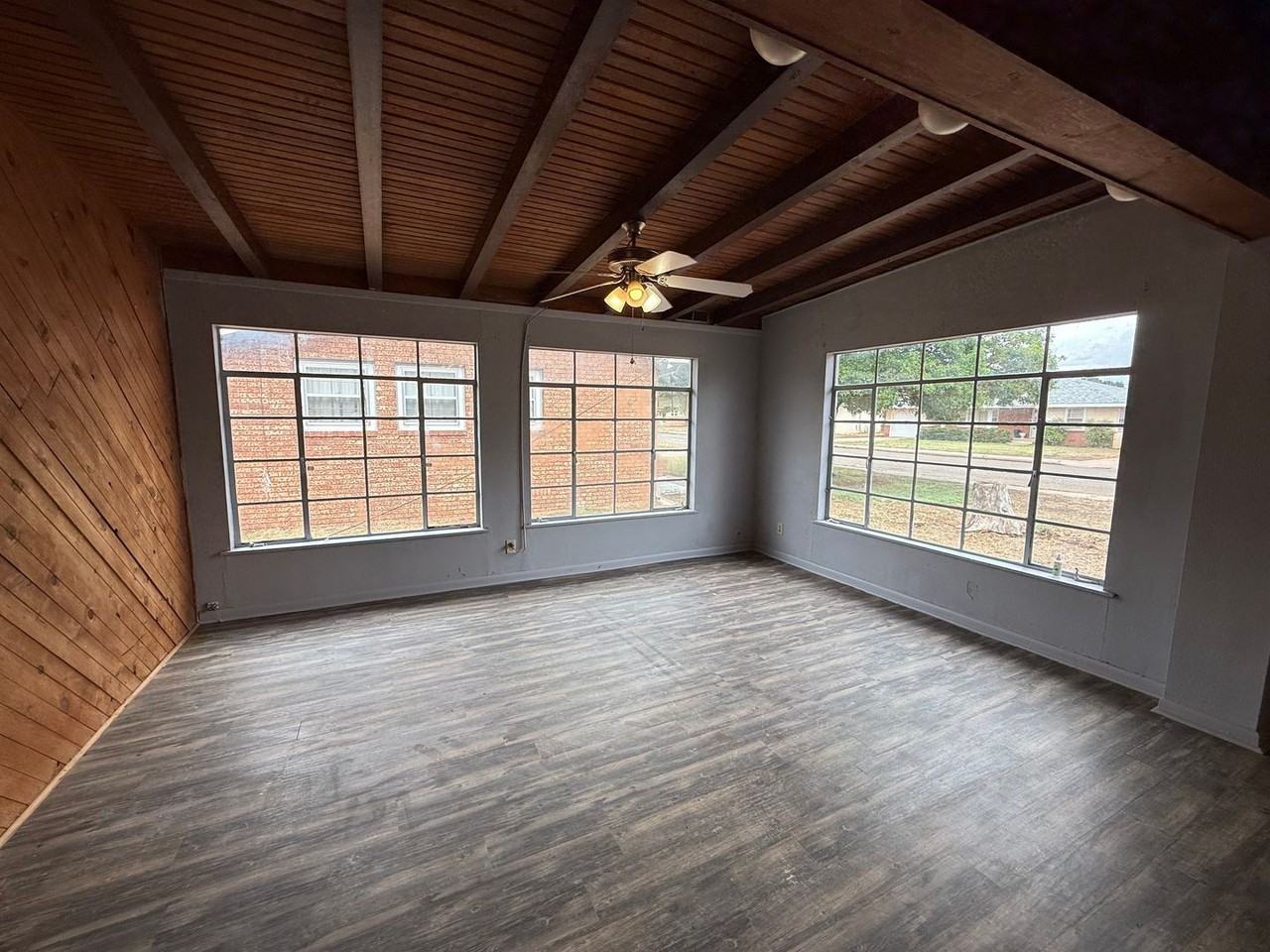 2616 Sheldon St - Photo 5 of 17