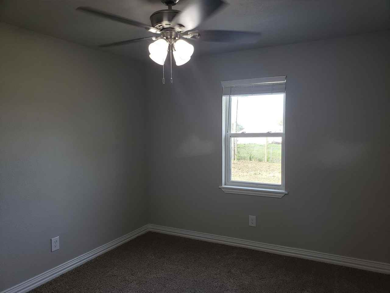 1711 Longview St - Photo 2 of 22
