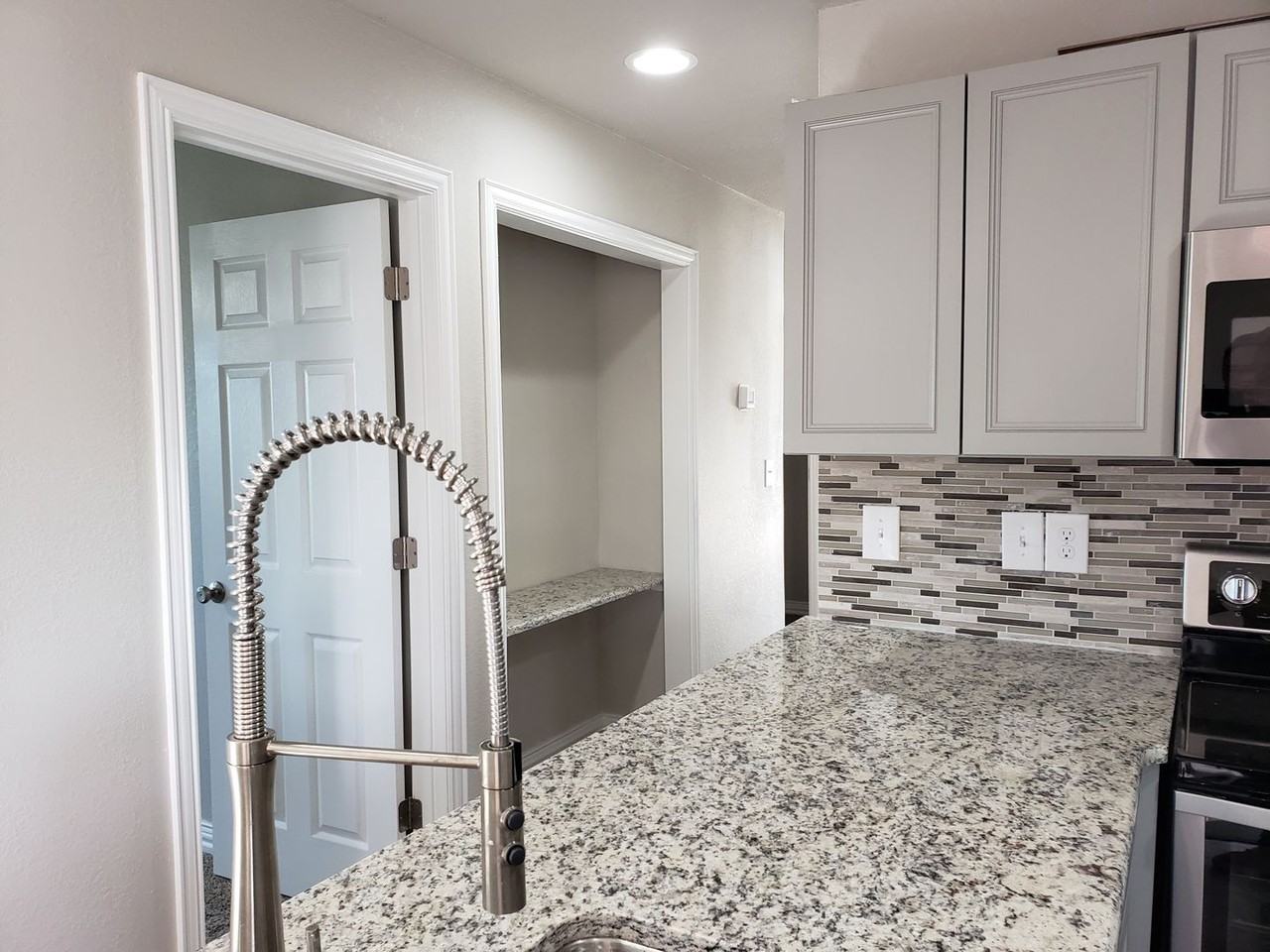 1711 Longview St - Photo 4 of 22