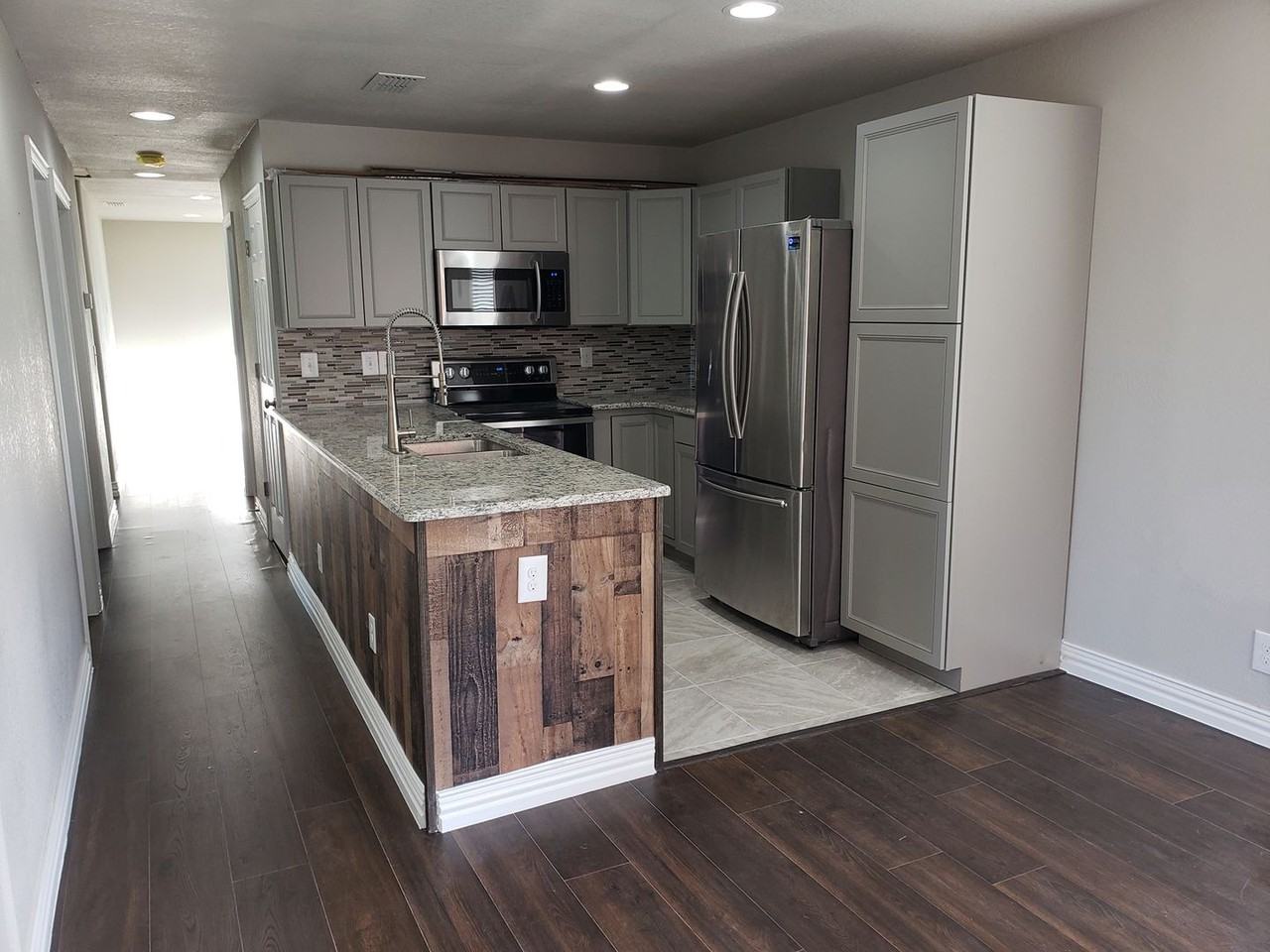 1711 Longview St - Photo 6 of 22