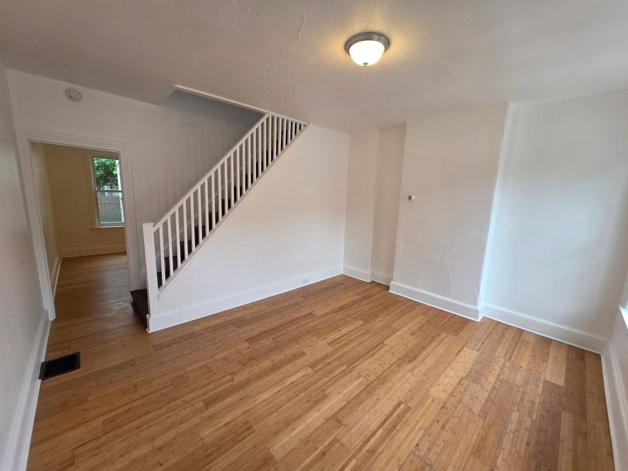 916 N Spruce St - Photo 2 of 17