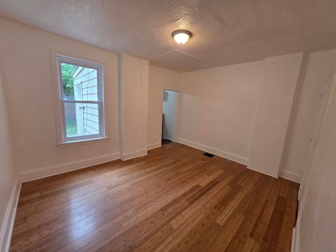 916 N Spruce St - Photo 4 of 17