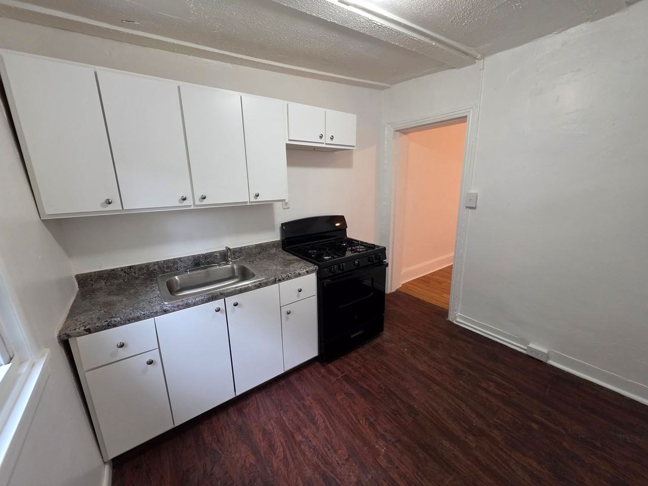 916 N Spruce St - Photo 6 of 17