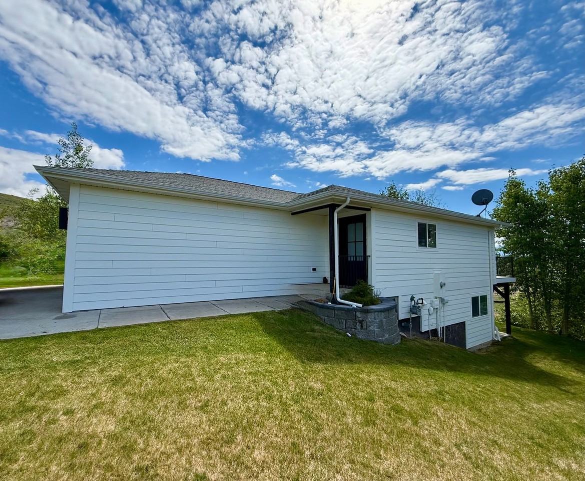6465 Macarthur Dr - Photo 4 of 24