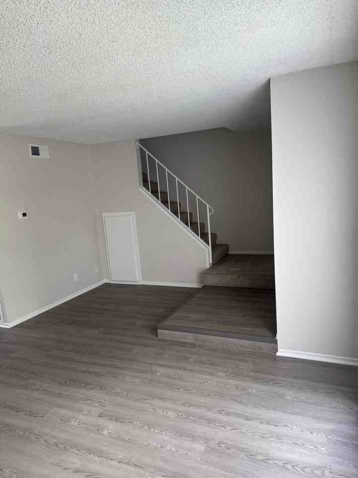 1236 Devonshire Ln - Photo 4 of 40