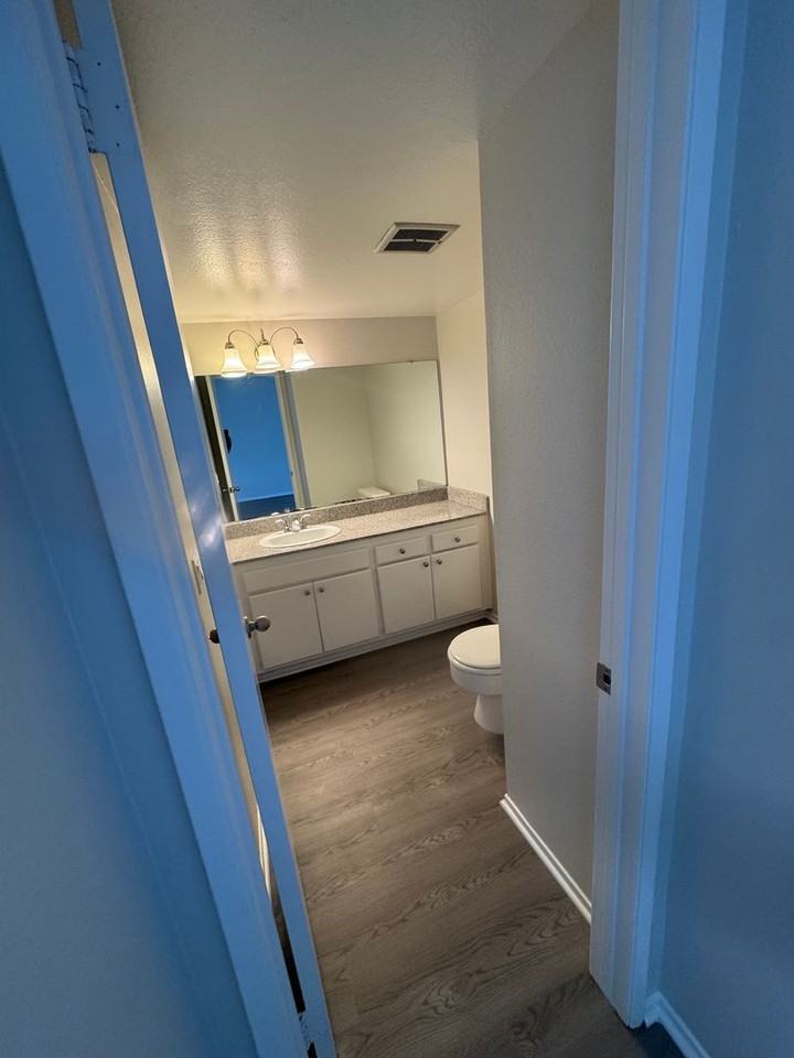 1236 Devonshire Ln - Photo 7 of 40