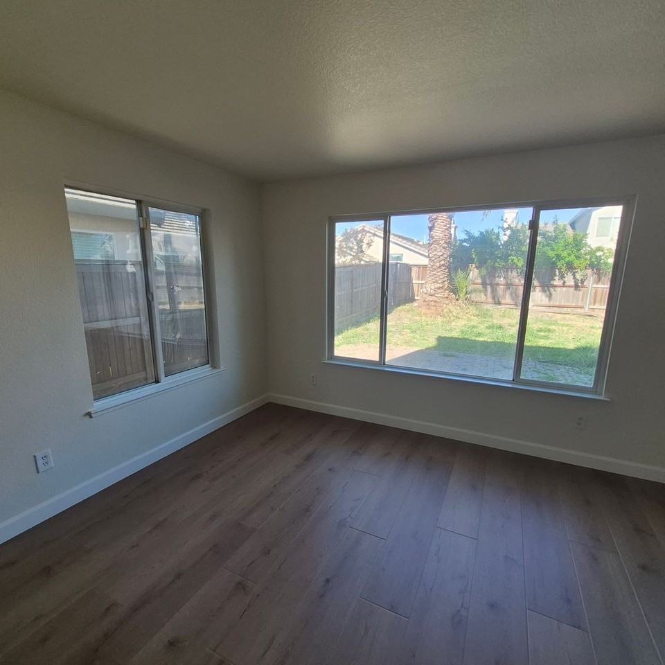 5317 Buckwood Way - Photo 3 of 17