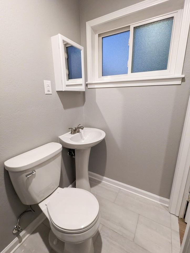 3115 Oliver St - Photo 6 of 8