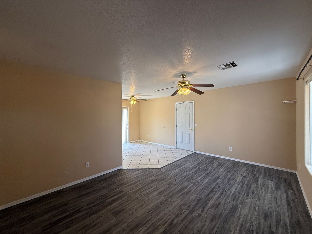 3468 Calumet Ave - Photo 2 of 11